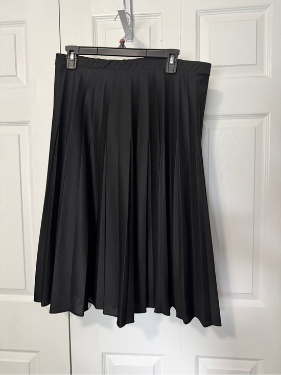 Caper-mates Dresses & Skirts - Vintage Caper Mates Black Pleated Midi Skirt Size 15/16 Minimalist Flowy